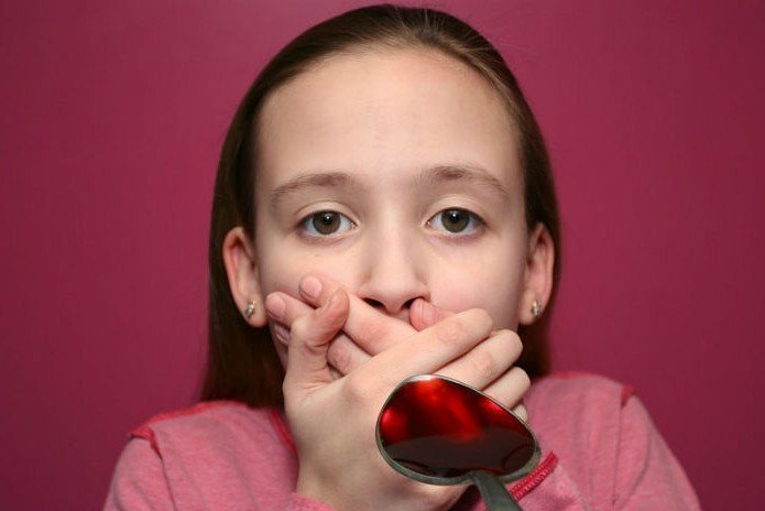 Οι παιδίατροι προειδοποιούν: Μην δίνετε στα παιδιά σιρόπια με κουταλάκια κουζίνας